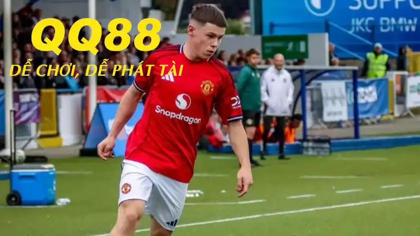 Kai Rooney sở hữu ngoại hình và lối chơi khá tương đồng với người bố huyền thoại của mình. (Ảnh: Goal) Kai Rooney sở hữu ngoại hình và lối chơi khá tương đồng với người bố huyền thoại của mình. (Ảnh: Goal)